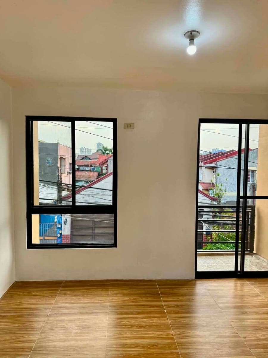 📣 For Rent! 2 storey townhouse (Newly Renovated) - photo 2