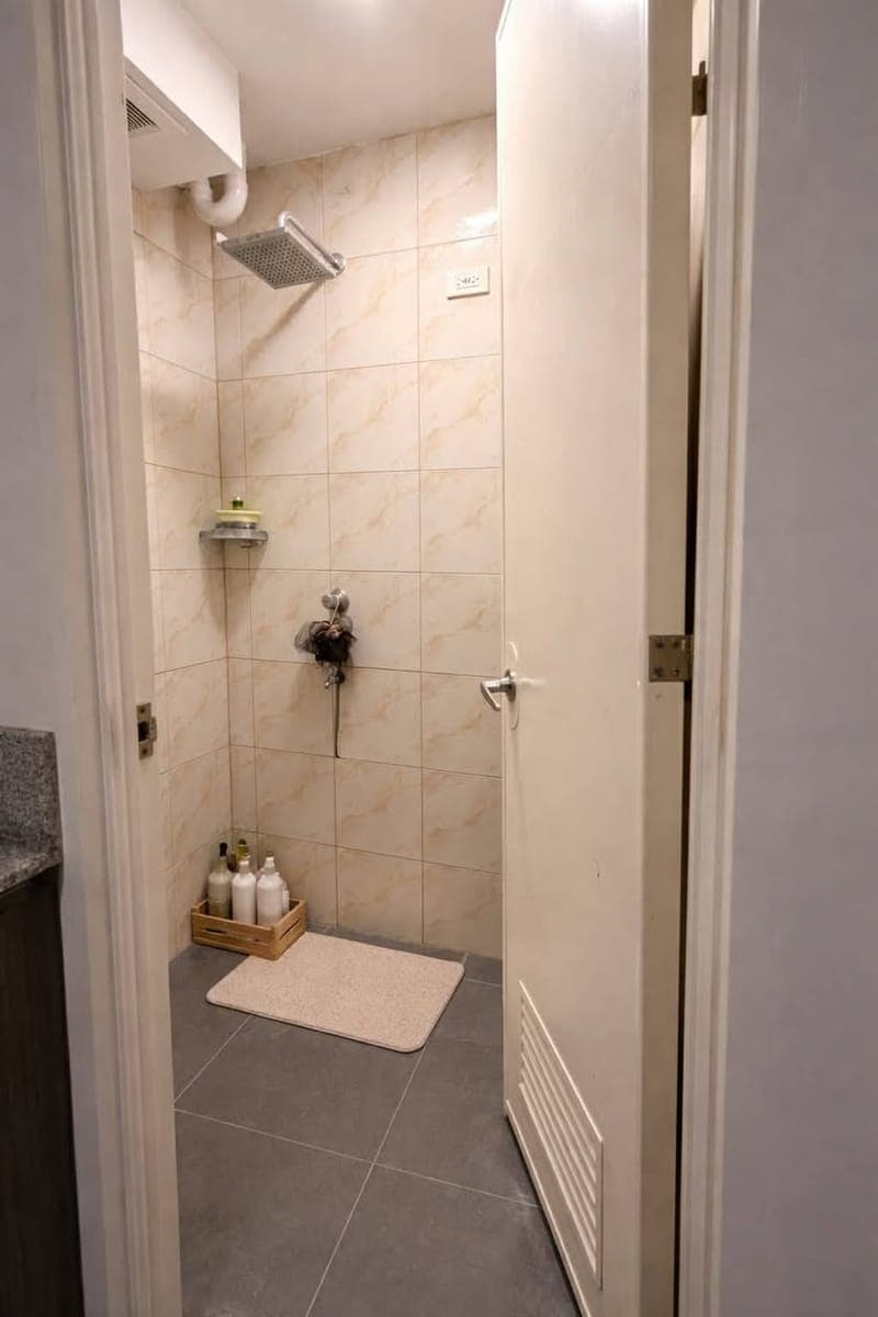 Available  3 Female Bedspacer at Uniplace Condominium located at Sambag 2 Urgello Cebu - photo 1