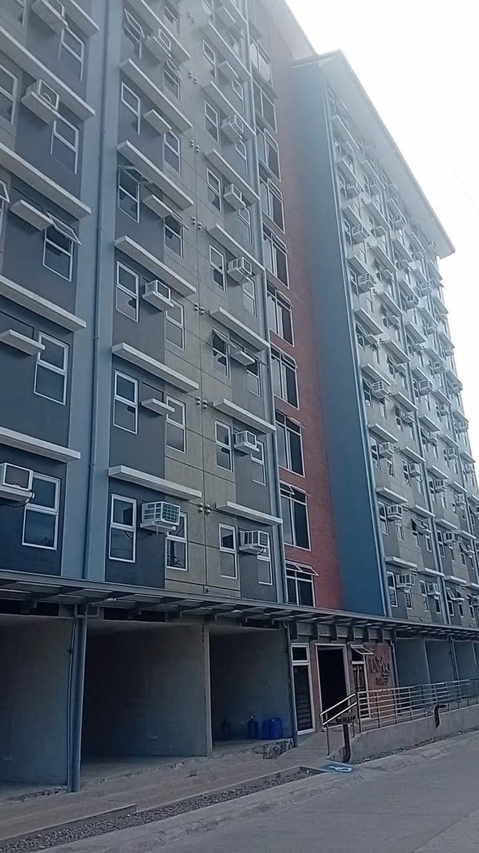 Available  3 Female Bedspacer at Uniplace Condominium located at Sambag 2 Urgello Cebu - photo 1