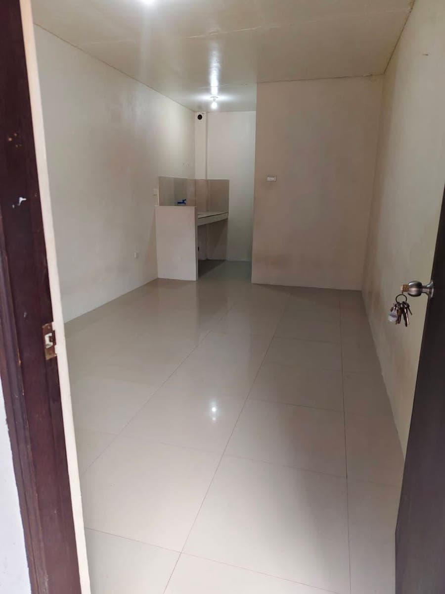Available apartment for rent studio type 19 hyacinth South green hieghts Brgy putatan muntinlupa cit... - photo 2