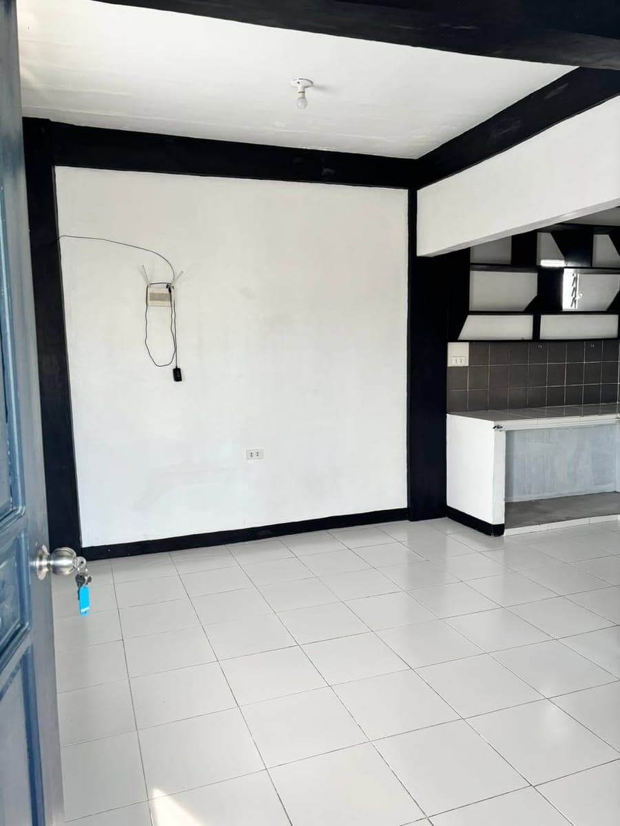 FOR RENT - 3rd floor - photo 2