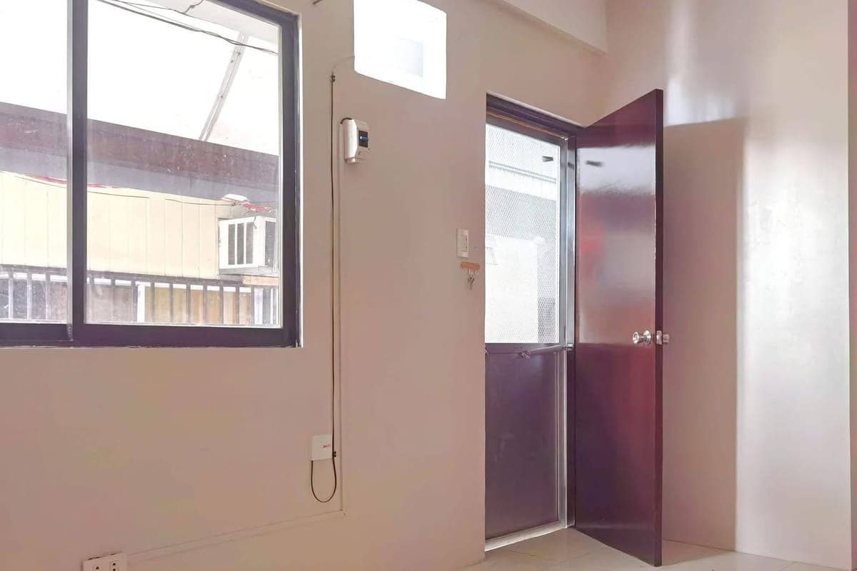 STUDIO TYPE APARTMENT FOR RENT - photo 2