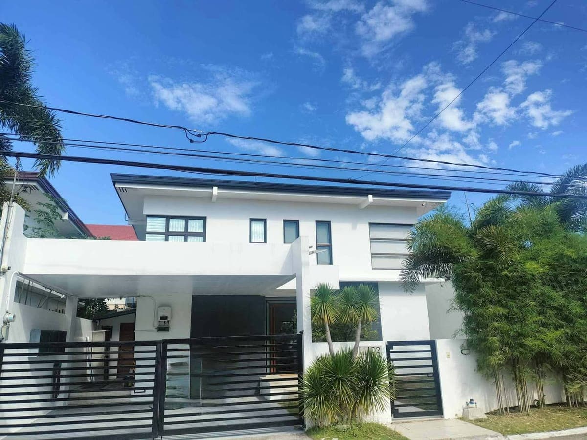 🏠WITH SOLAR HOUSE FOR RENT IN BF PARAÑAQUE🏡 - photo 1