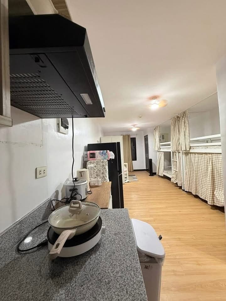 FEMALE CONDO SHARING - photo 1