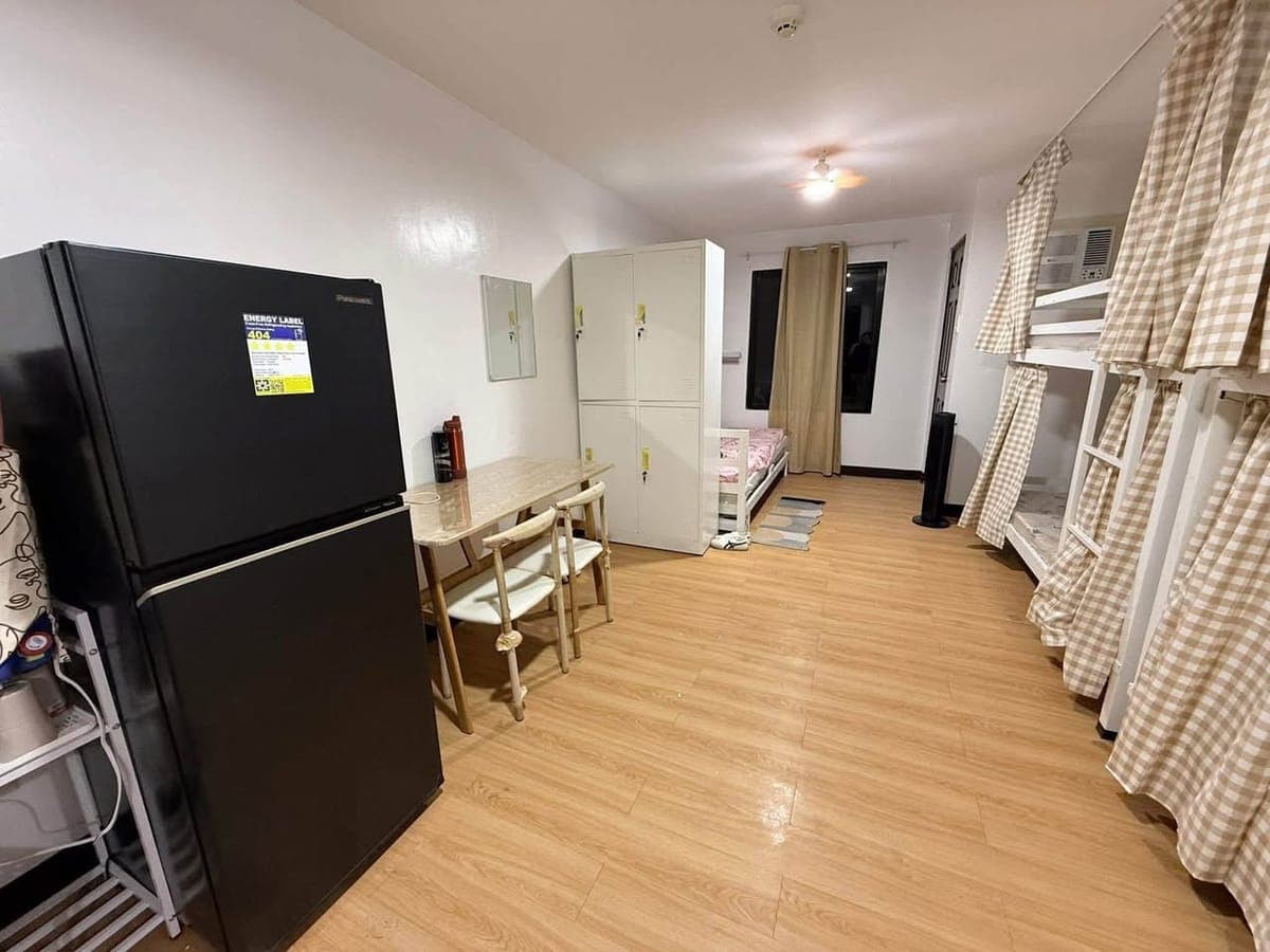 FEMALE CONDO SHARING - photo 2