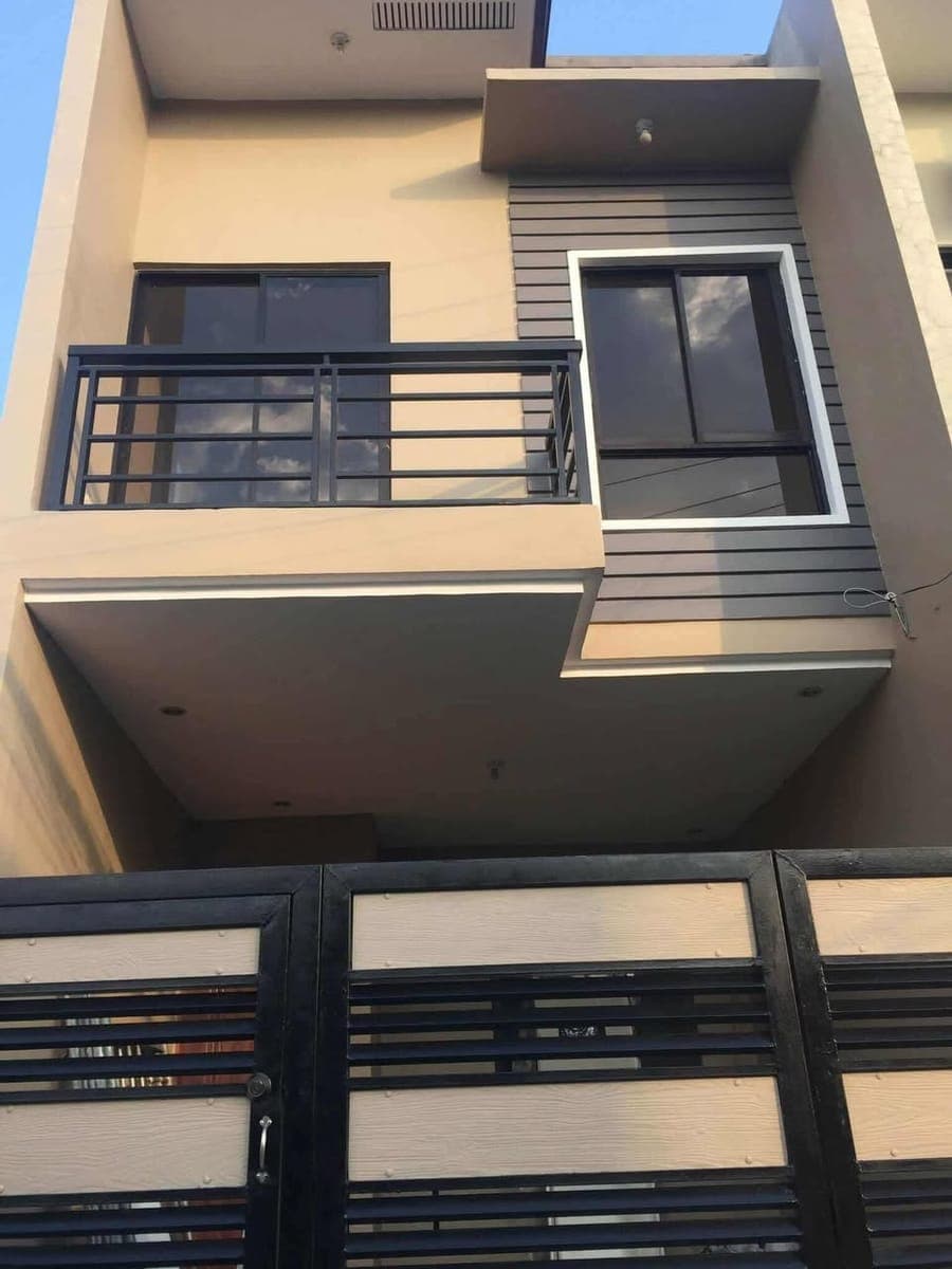 📣 For Rent! 2 storey townhouse (Newly Renovated) - photo 1
