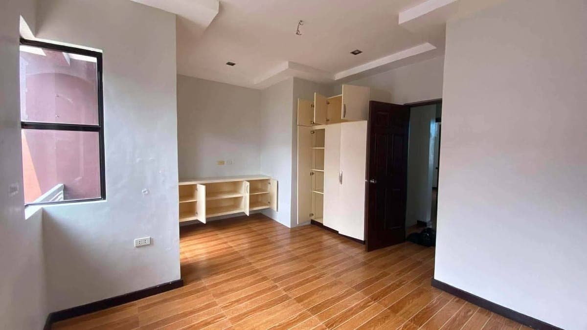 3-STOREY TOWNHOUSE FOR RENT - photo 1