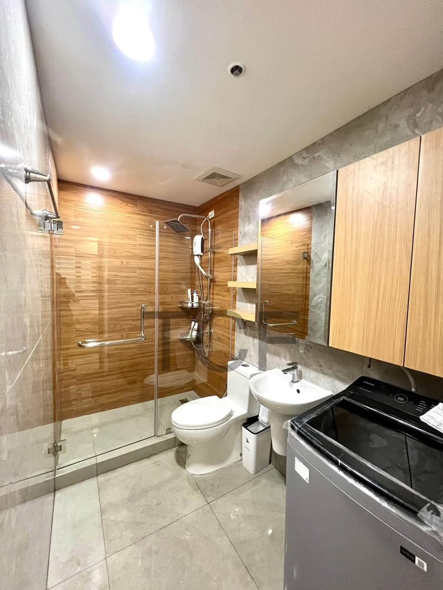 FOR RENT: 2-BR UNIT w/ BALCONY - photo 3
