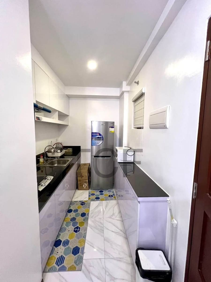 FOR RENT: 2-BR UNIT w/ BALCONY - photo 4