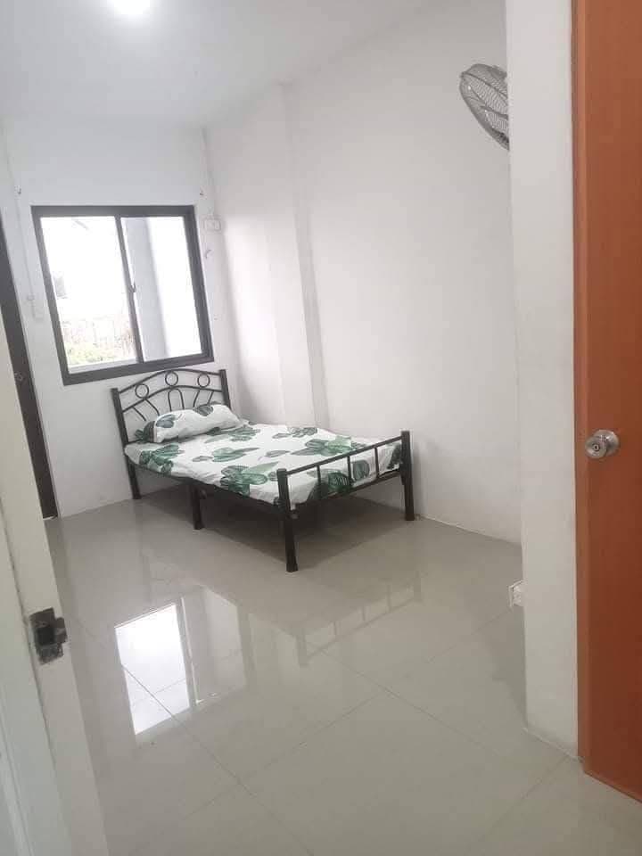 🏠 Las Pinas Room for Rent walking Distance Savemore Along Marcos Alvarez & Las Pinas Medical Center!🏠 - photo 4