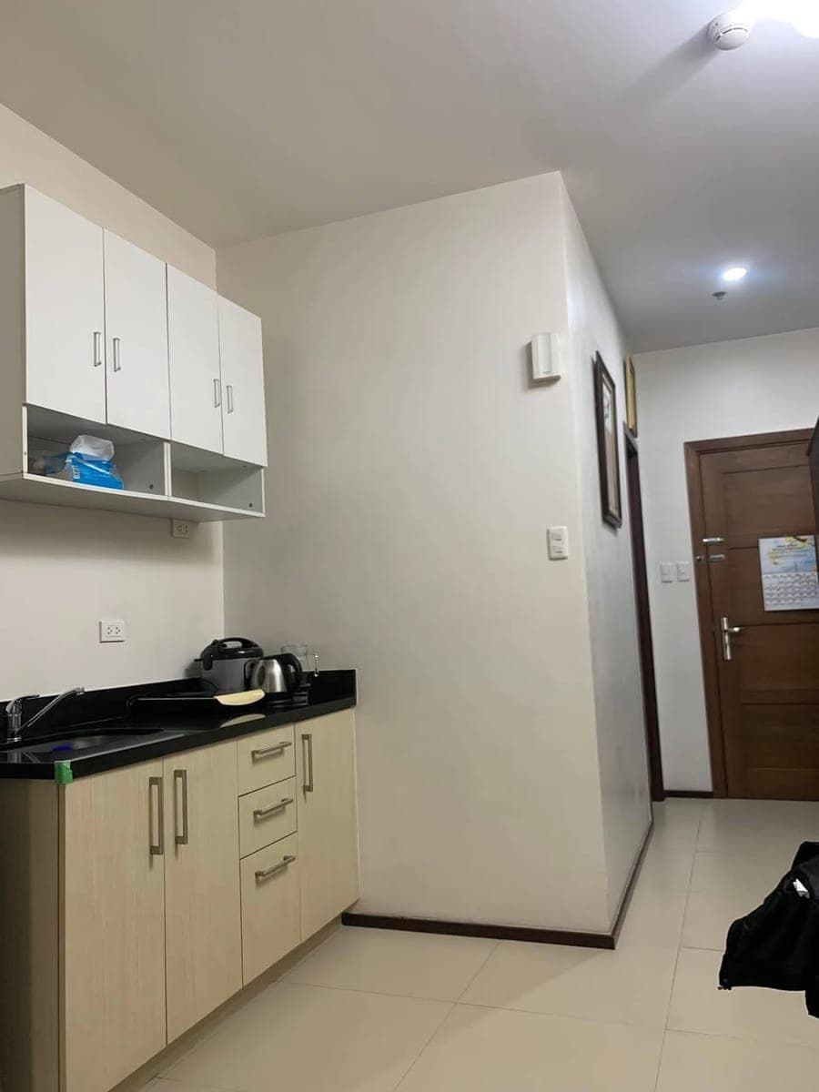 🌿🌿 STILL LOOKING A CONDO UNIT FOR RENT? RUSH FOR LEASE STUDIO FURNISHED WITH SPACIOUS BALCONY JUST... - photo 3