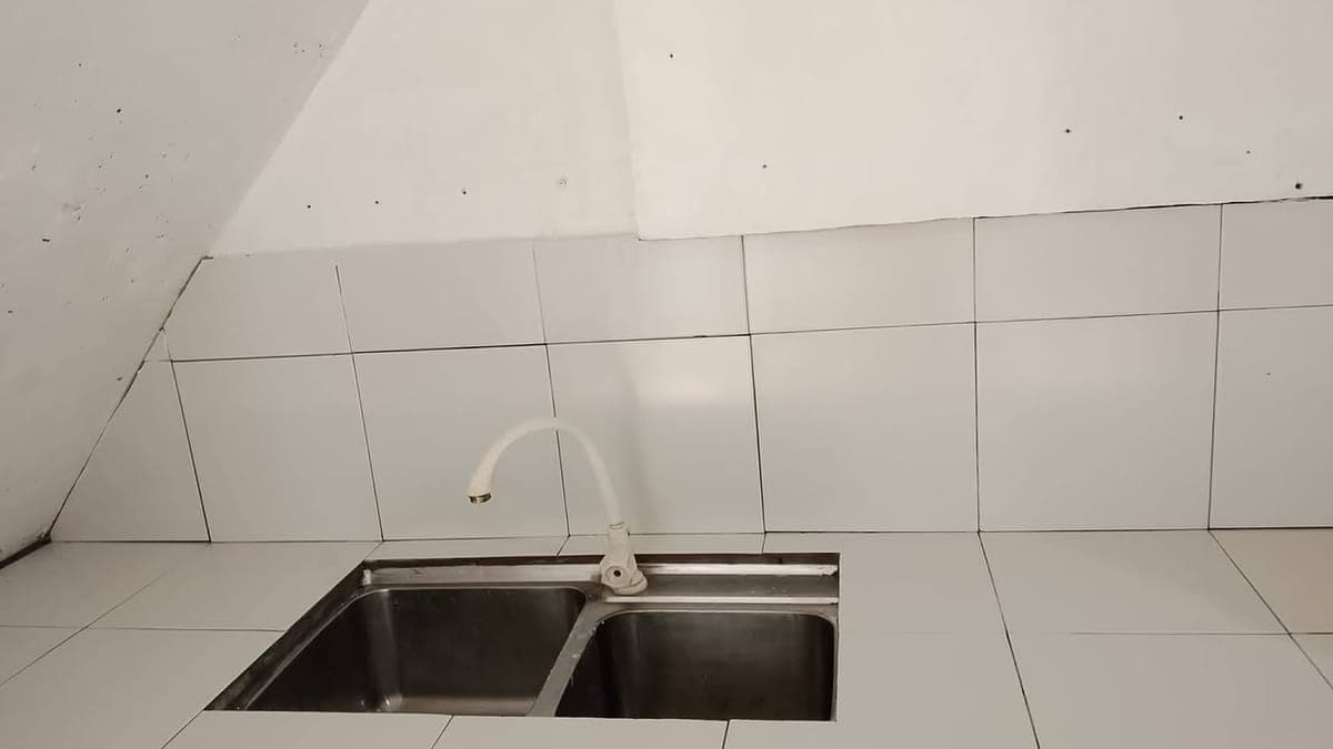 Studio type for rent two unit available own CR own toilet submeter sa electric and per head sa tubig... - photo 1