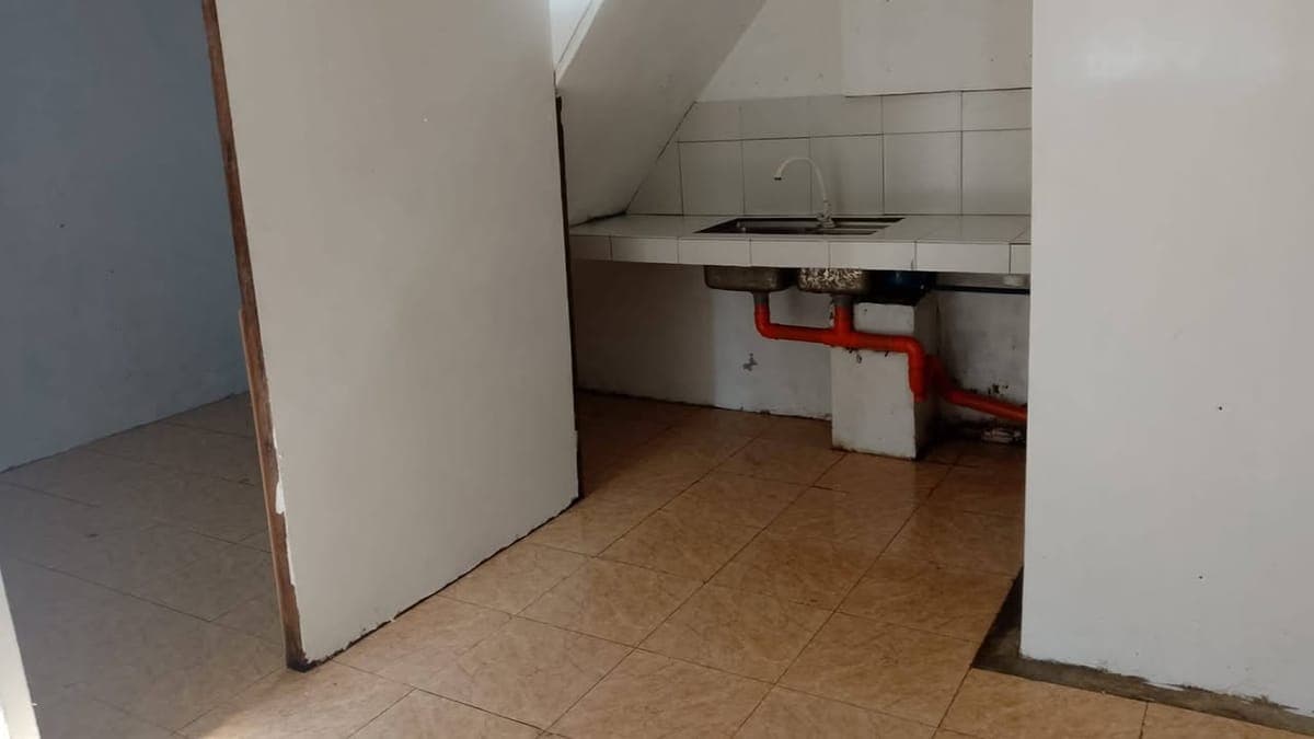 Studio type for rent two unit available own CR own toilet submeter sa electric and per head sa tubig... - photo 2