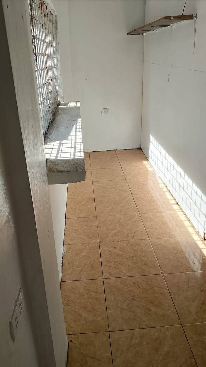 Studio type for rent two unit available own CR own toilet submeter sa electric and per head sa tubig... - photo 3