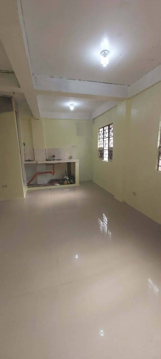 Studio type for rent two unit available own CR own toilet submeter sa electric and per head sa tubig... - photo 5