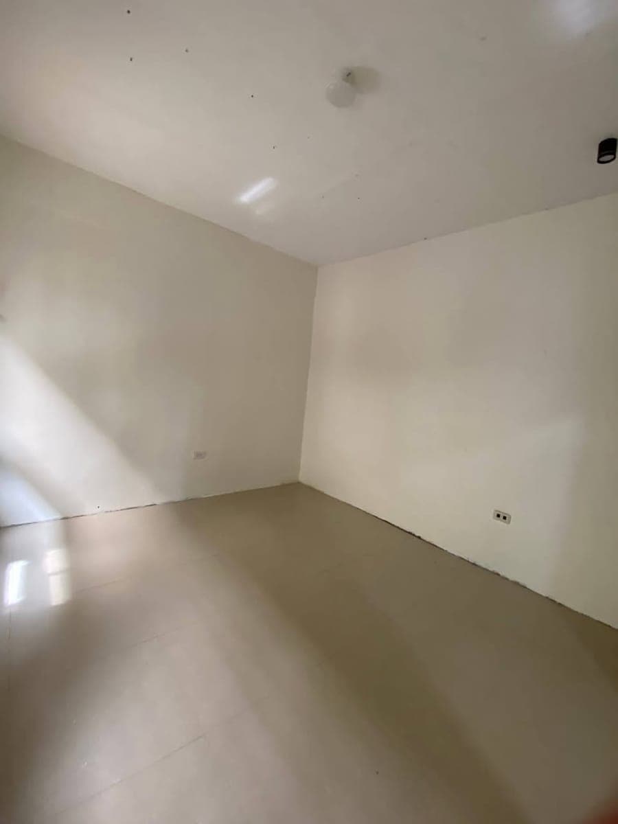 29 eagle street new sta elena marikina 9k 1month advance 1 month deposit own cr and sink  for intere... - photo 2