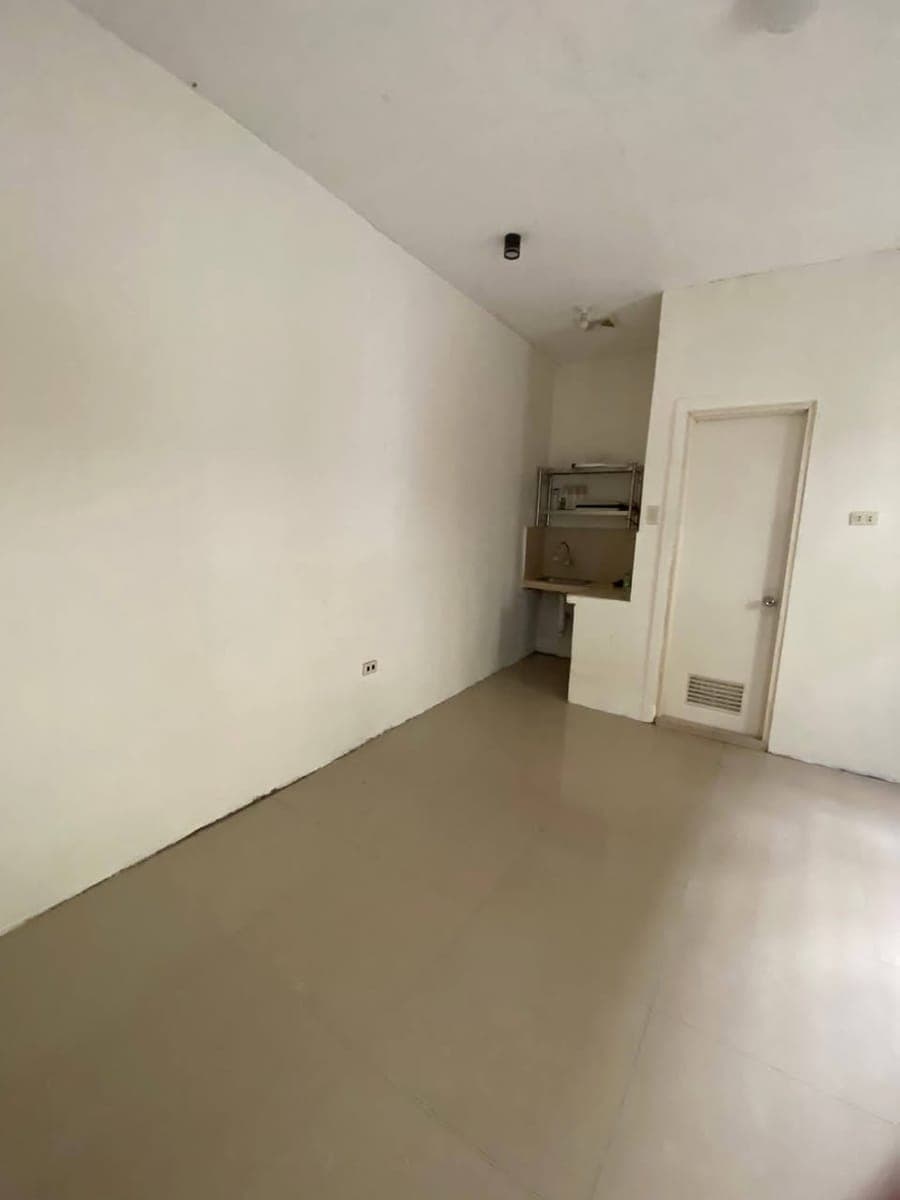 29 eagle street new sta elena marikina 9k 1month advance 1 month deposit own cr and sink  for intere... - photo 3