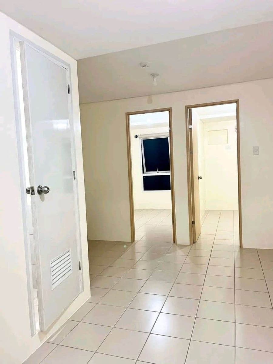 FOR RENT: 2 BEDROOM UNIT BARE UNIT FACING AMENITIES - photo 1