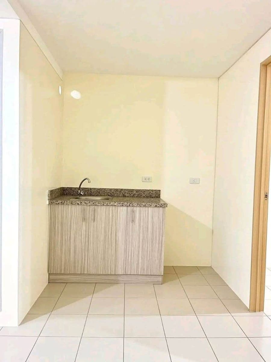 FOR RENT: 2 BEDROOM UNIT BARE UNIT FACING AMENITIES - photo 3