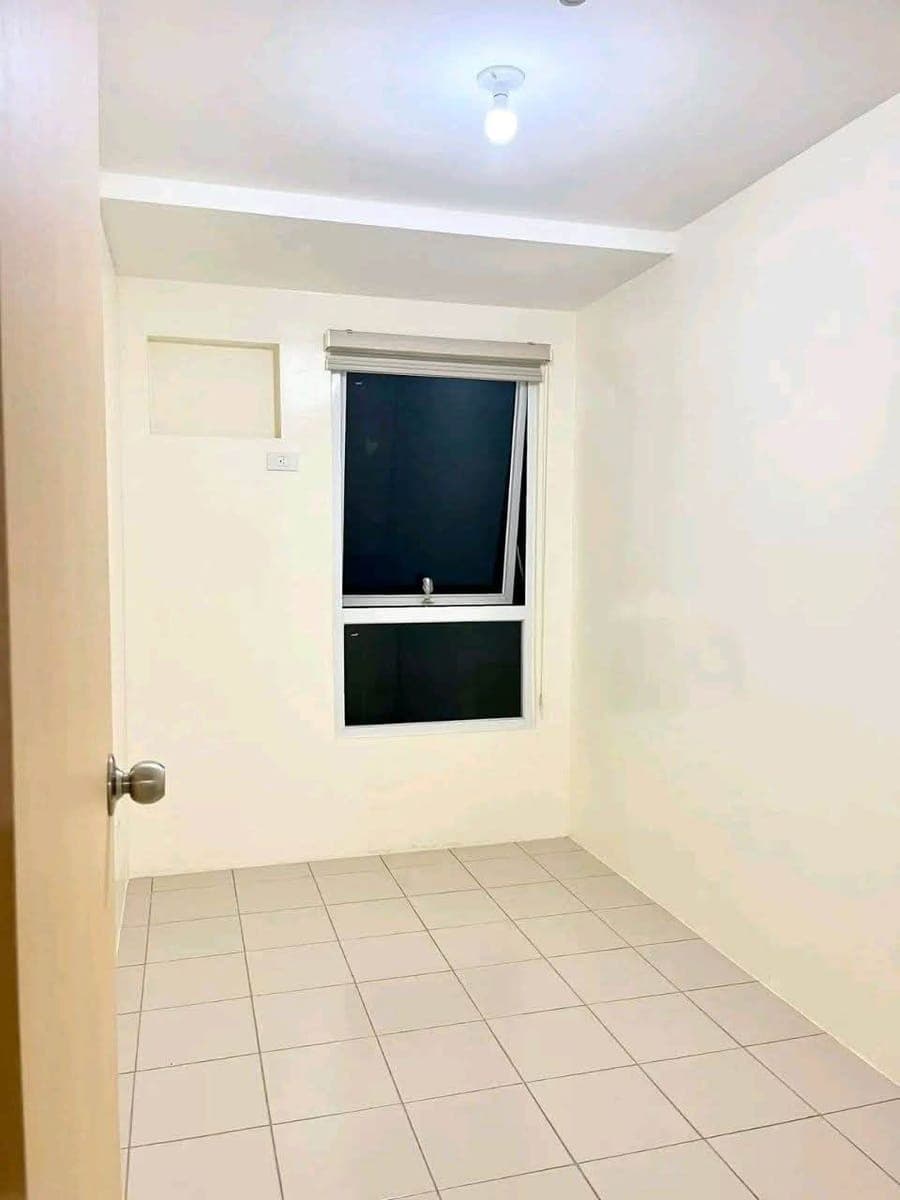 FOR RENT: 2 BEDROOM UNIT BARE UNIT FACING AMENITIES - photo 4