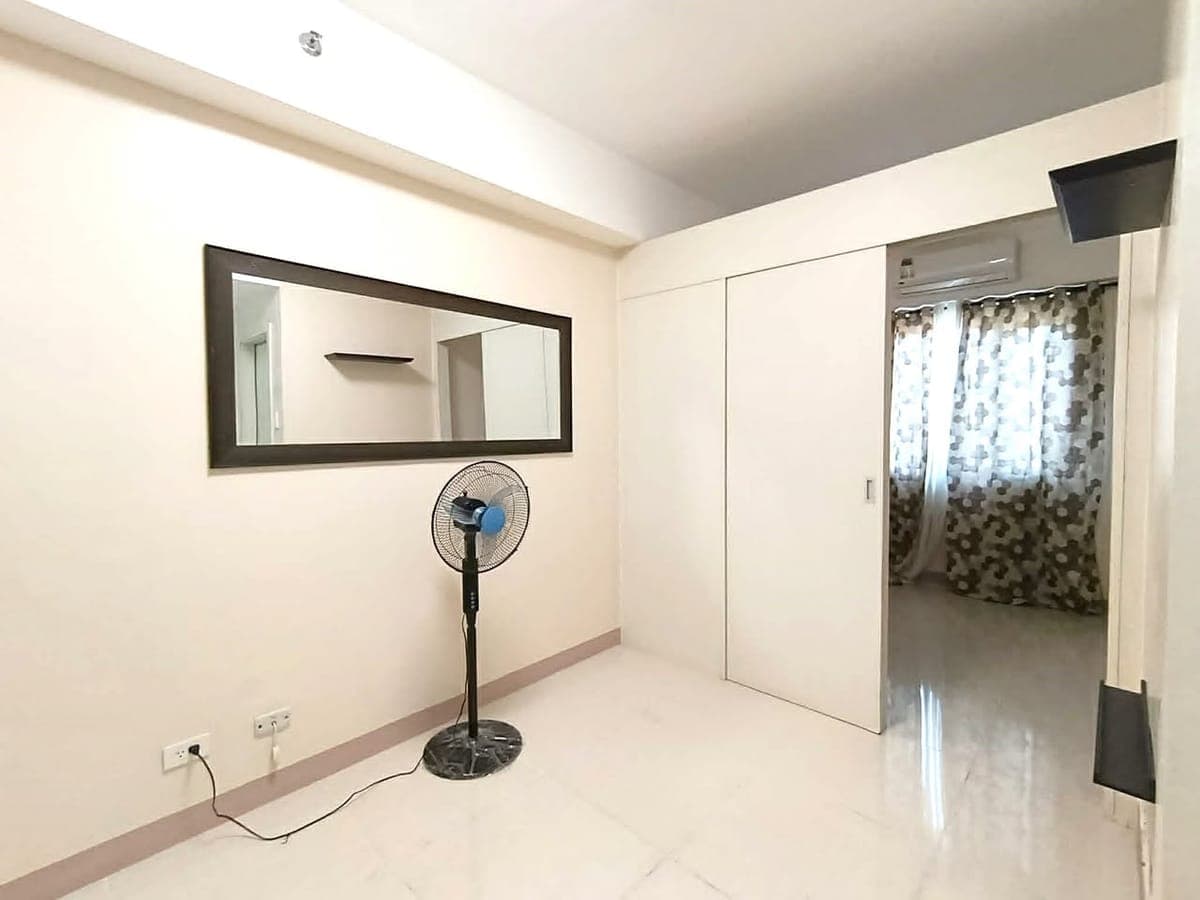**For Rent or Sale: 1BR and 2BR Condo units for Rent in South Residences, Las Piñas (behind SM Southmall)** - photo 3