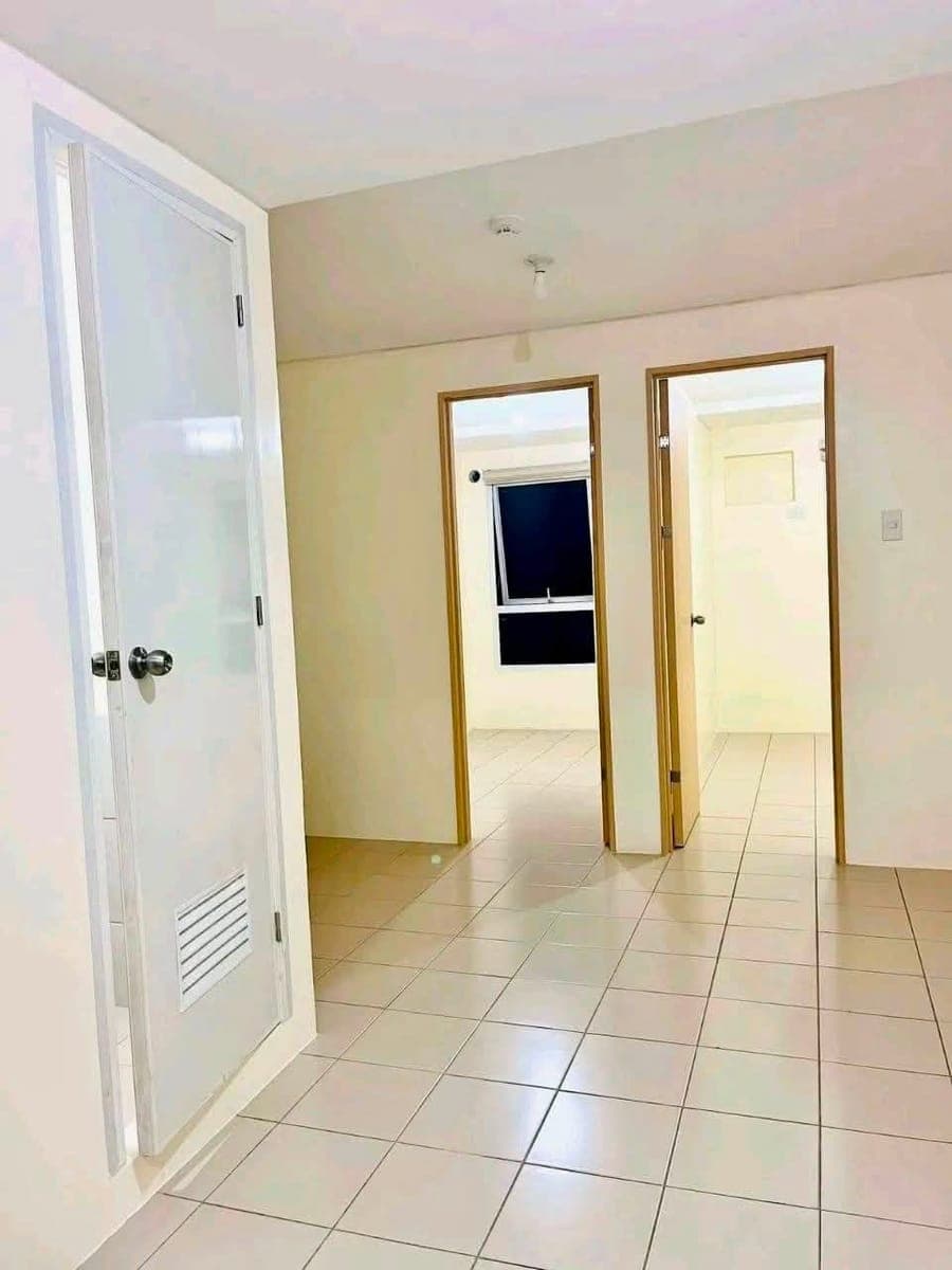 FOR RENT:  BARE UNIT FACING AMENITIES👆🏻✨ - photo 1