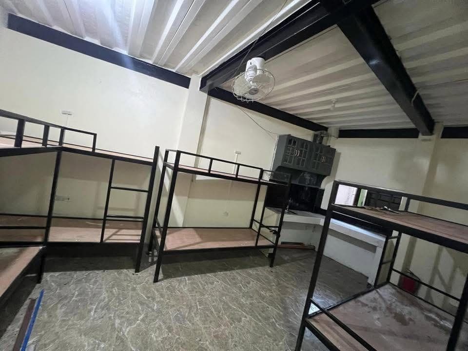 Bedspacer available located balagtas st pahina central cebu city ideal for workers and students very... - photo 2