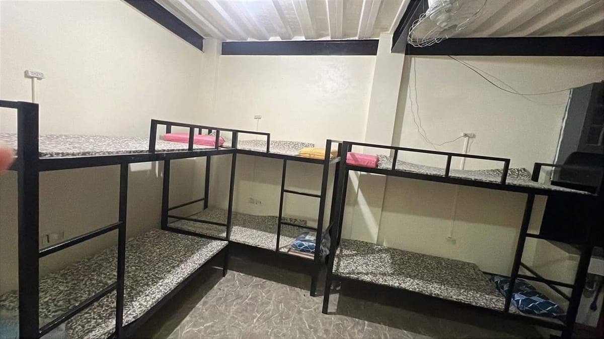 Bedspacer available located balagtas st pahina central cebu city ideal for workers and students very... - photo 3