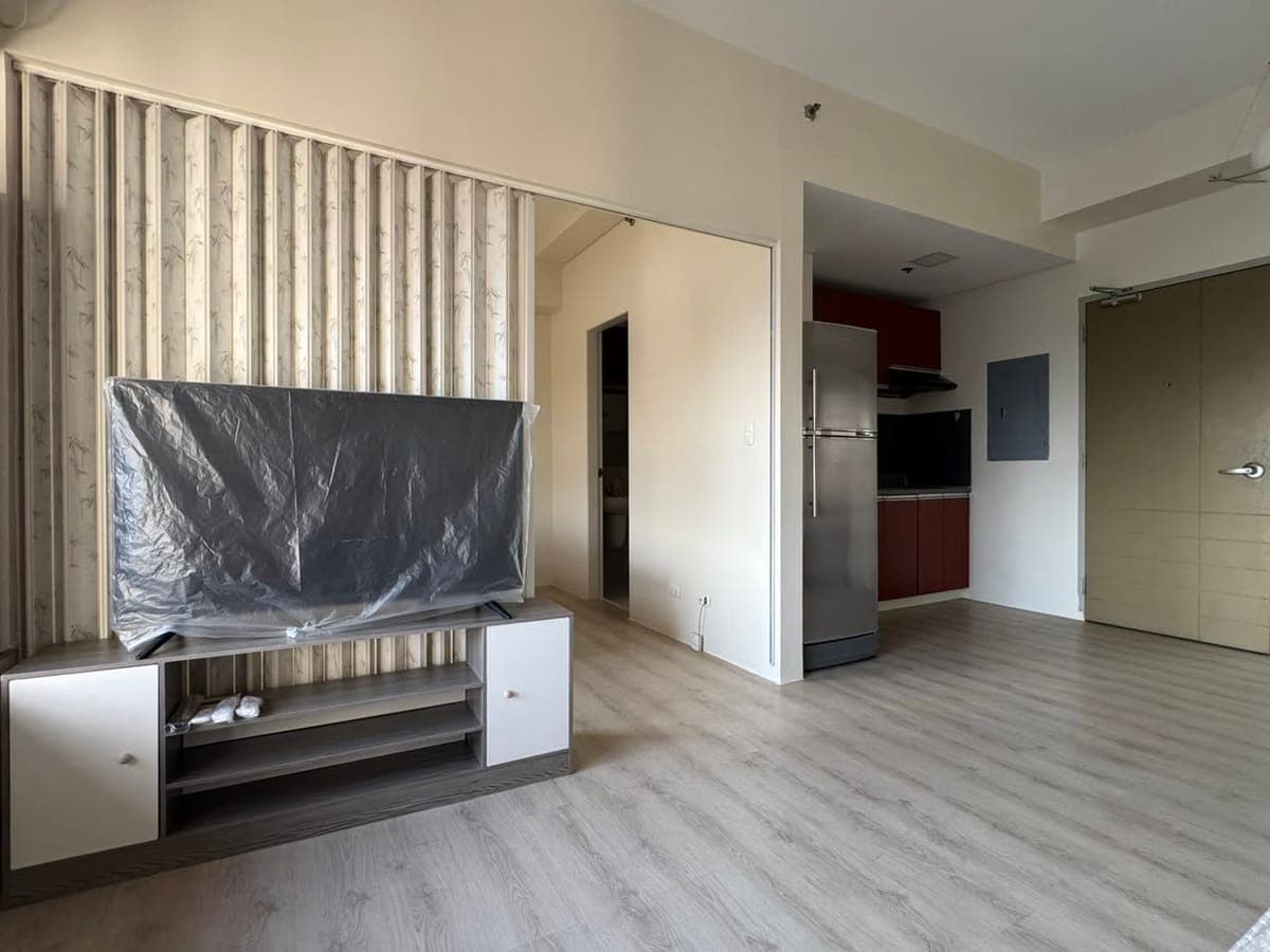 **FOR RENT: Fully Furnished 1-Bedroom Unit in The Levels (Anaheim Tower), Alabang!** 🏙️ - photo 1