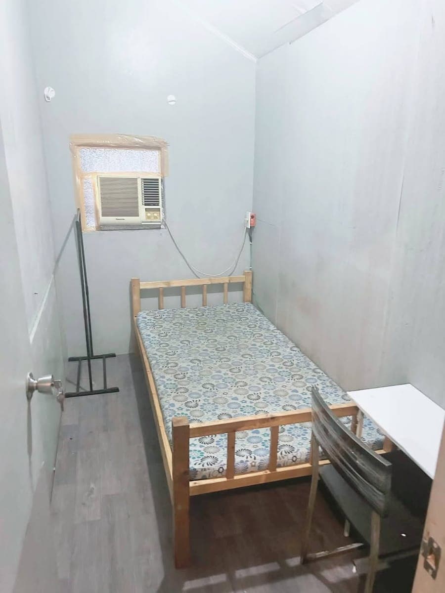 Paki basa Ng buo Room for rent with aircon - photo 1