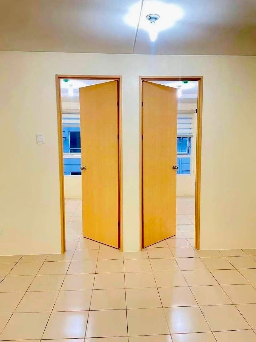 FOR RENT:  BARE UNIT FACING AMENITIES👆🏻✨ - photo 1