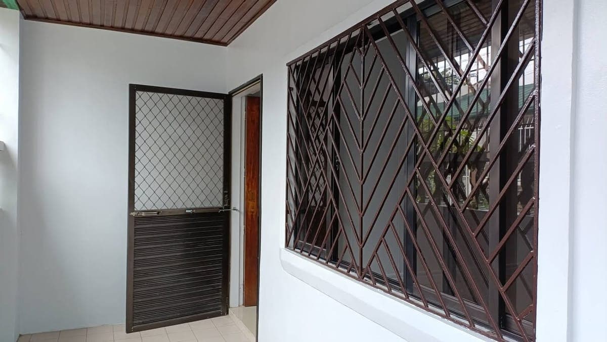 HOUSE FOR RENT-1 YR CONTRACT - photo 2