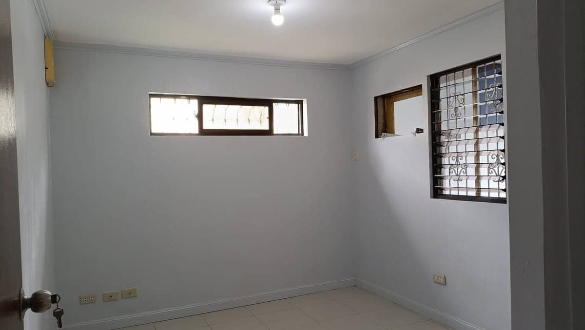 HOUSE FOR RENT-1 YR CONTRACT - photo 4