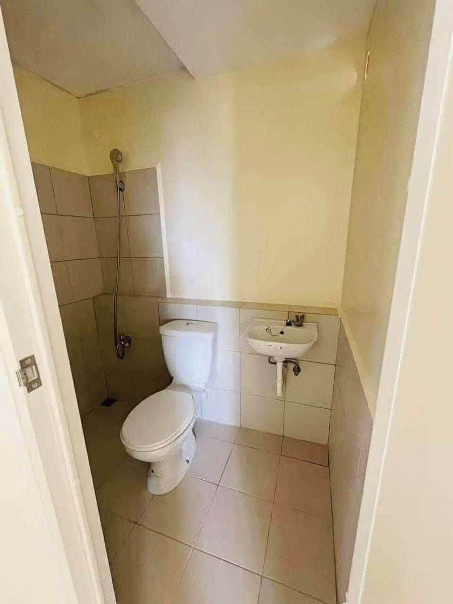 FOR RENT: BARE UNIT FACING AMENITIES PET FRIENDLY 👌 ✨ - photo 4