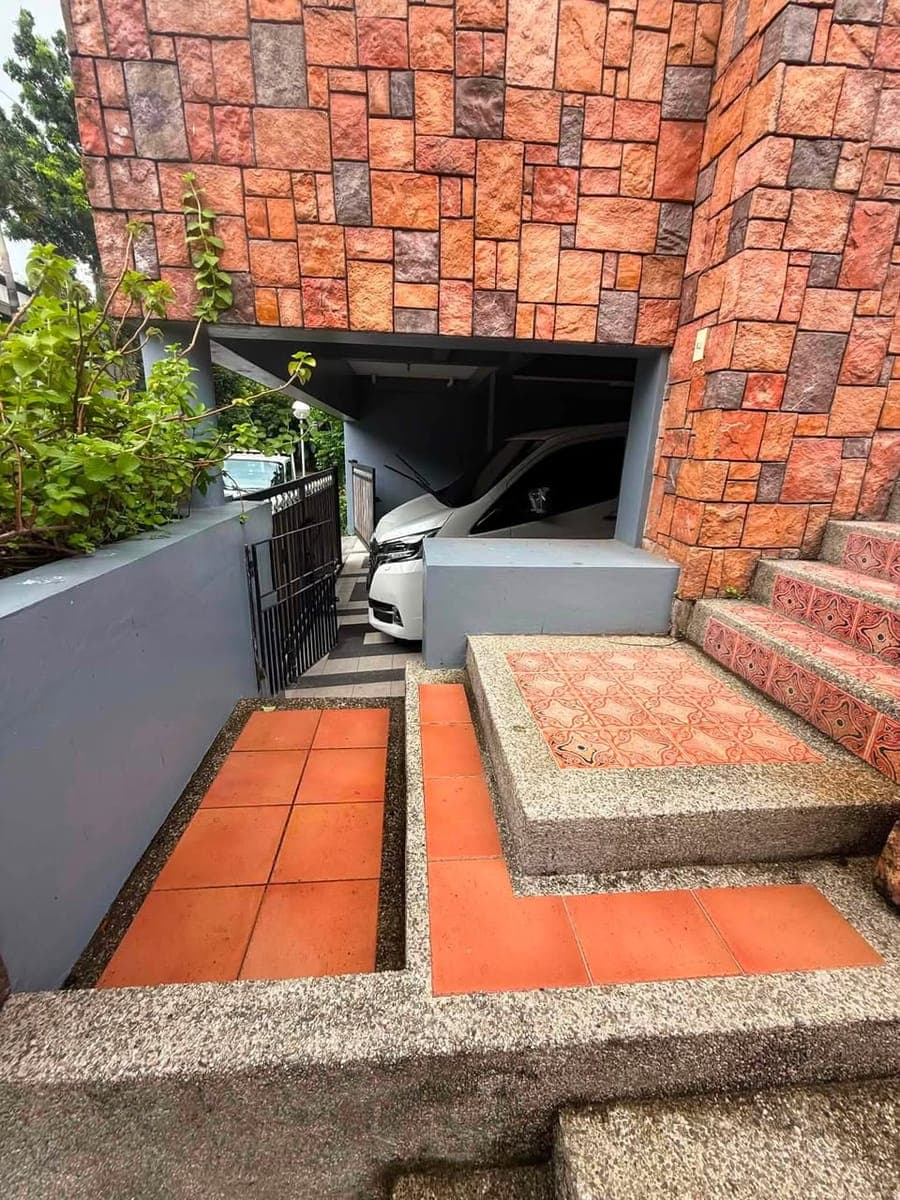 HOUSE FOR RENT – South Admiral, Merville, Parañaque - photo 2