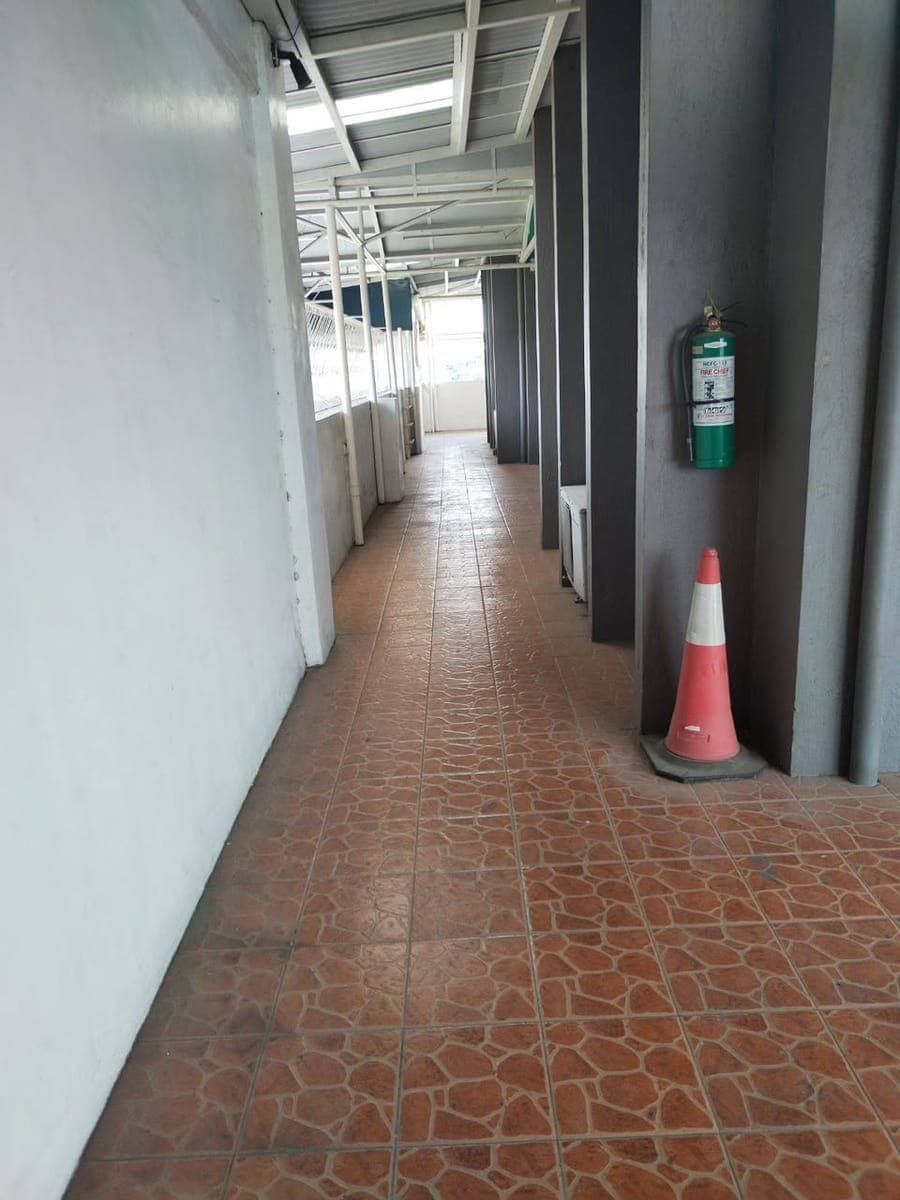 RESIDENTIAL / STORAGE SPACE FOR LEASE - photo 5