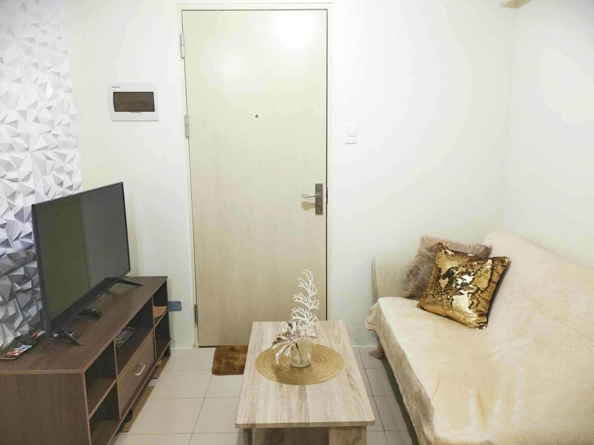 FOR RENT:CONDO SHARING SOLO ROOM PREFER SOLO FEMALE OR COUPLE - photo 1