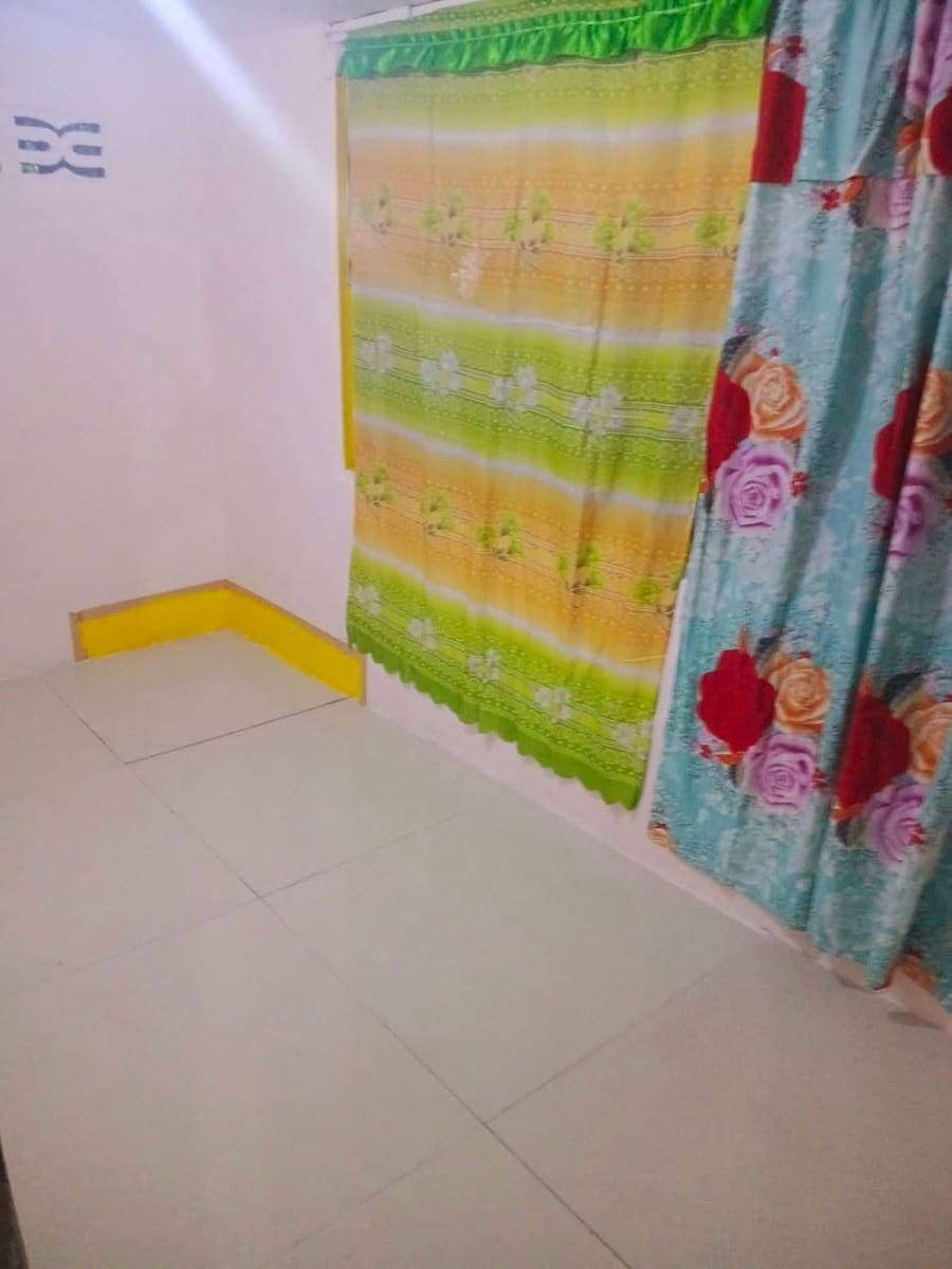 Room For Rent - photo 1