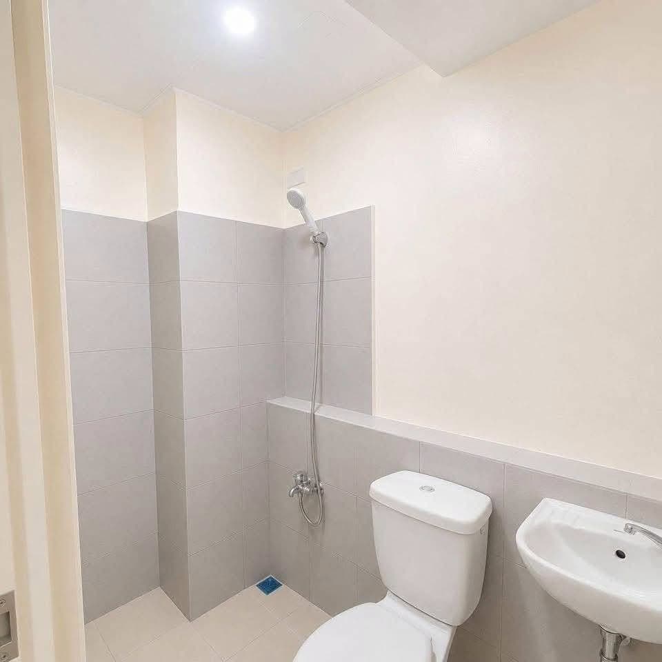 FOR RENT:  BARE UNIT OUTER UNIT✨ - photo 4