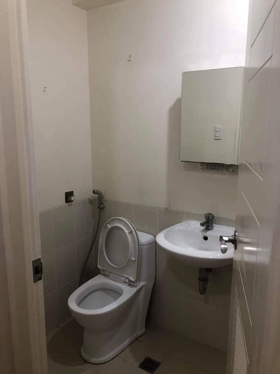 𝐅𝐎𝐑 𝐑𝐄𝐍𝐓: Semi Furnished 1 Bedroom | East Tower 20th | Lumiere Residences - photo 3