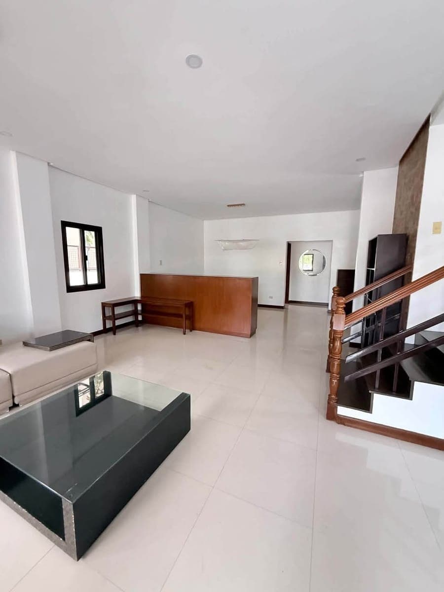 🏡 4BR SEMI-FURNISHED HOUSE FOR RENT - photo 3