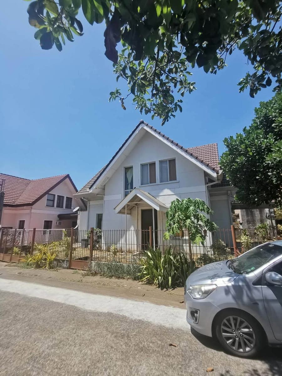 AVAILABLE FOR RENT 4BR Semi-furnished house for rent in a gated village in Santa Rosa, Laguna. Php 4... - photo 1