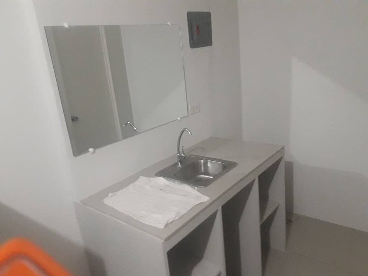 Ladies bedspace /shared room with sink & cr near Ayala Mall Arvo..P2.5k monthly.. - photo 5