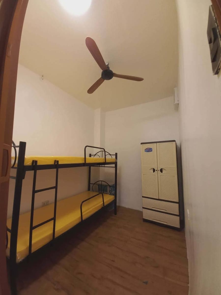 《●Available Female Bedspacer●》 - photo 1