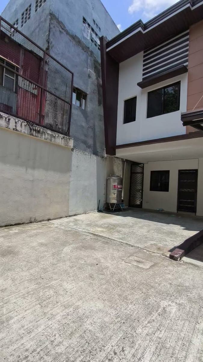 🏡 FOR RENT – Spacious 3-Bedroom House with 2-Car +1 motor parking - photo 1