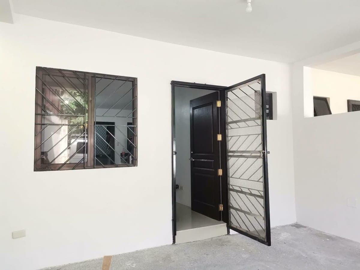 🏡 FOR RENT – Spacious 3-Bedroom House with 2-Car +1 motor parking - photo 2