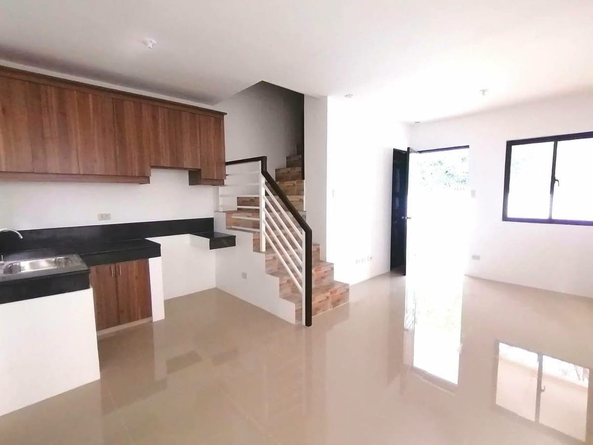 🏡 FOR RENT – Spacious 3-Bedroom House with 2-Car +1 motor parking - photo 3