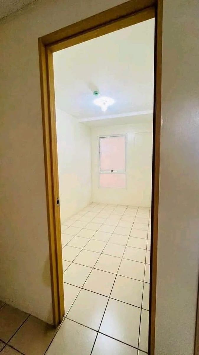 FOR RENT 2 bedroom bare!! - photo 2