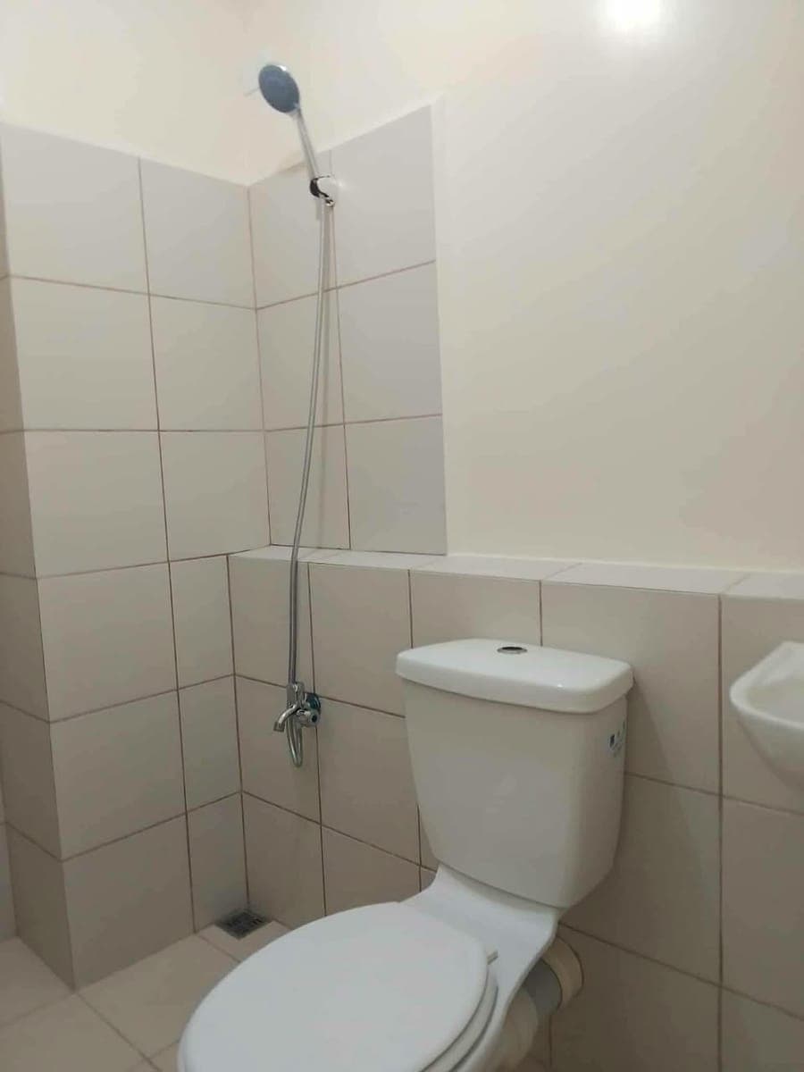 FOR RENT: 2 BEDROOM BARE UNIT OUTER - photo 4