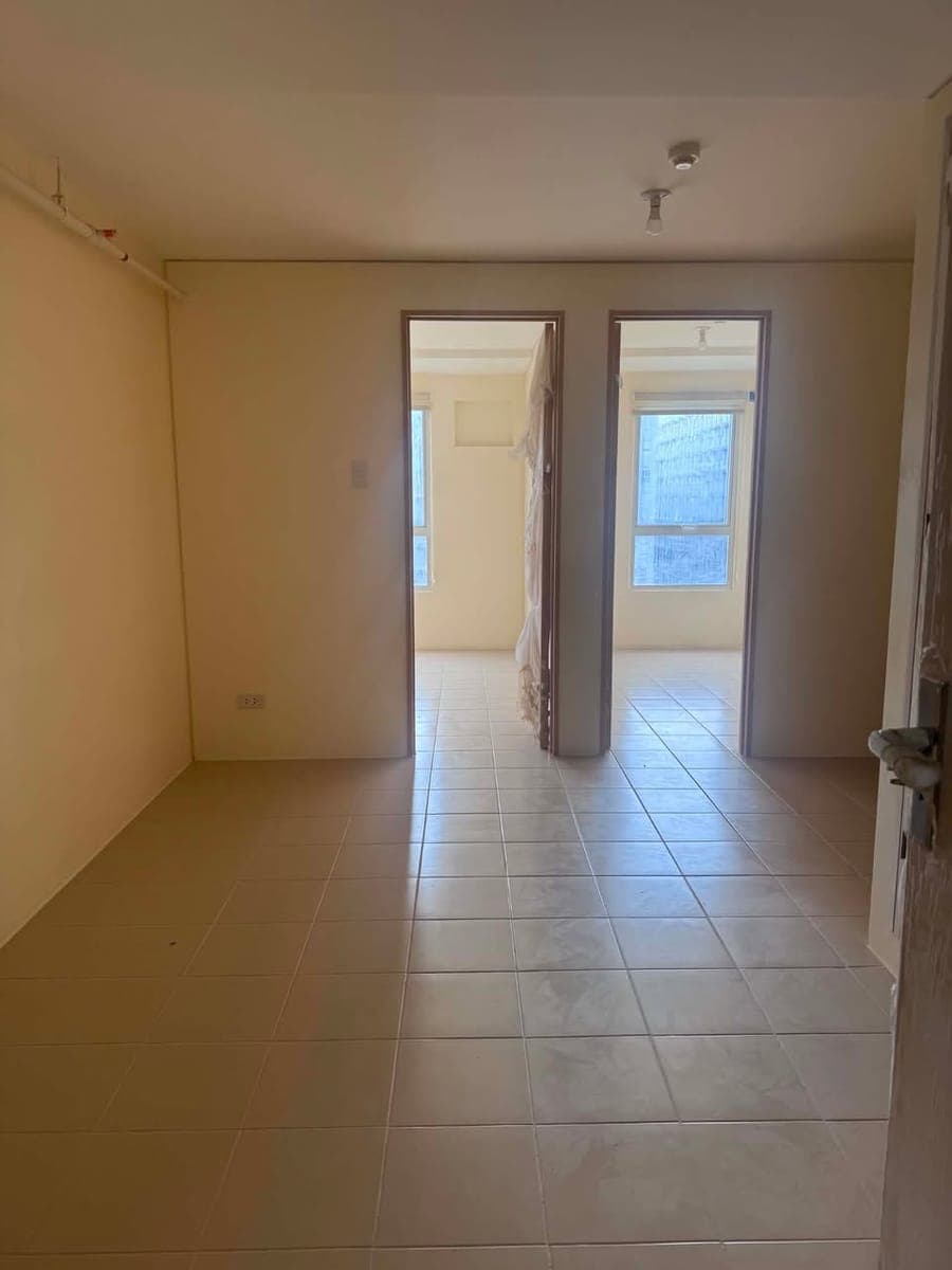Condo for rent 2bedroom bare unit - photo 1